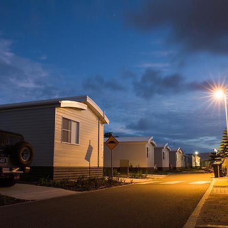 فندق Nrma Stockton Beach Holiday Park الغرفة الصورة